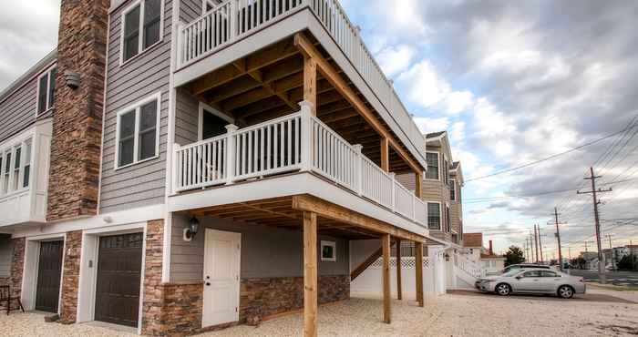 Others Recently Renovated LBI Apt w/ Deck on Beach Block!