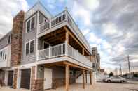 Others Recently Renovated LBI Apt w/ Deck on Beach Block!