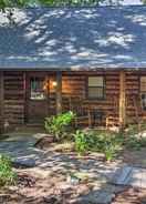 Imej utama Secluded Cabin w/ Spacious Kitchen & Dining Area!