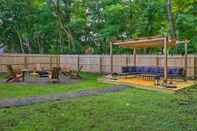 Lainnya Chic Catskills Summer Getaway w/ Hot Tub & Firepit