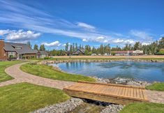 Others 5 Sisters Getaway w/ Hot Tub ~ Half-mi to Dtwn!