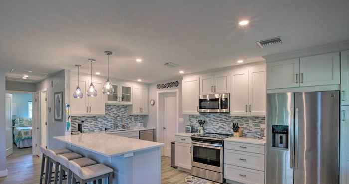 Khác Tasteful Mod Home w/ Patio + Grill <2 Mi to Beach!