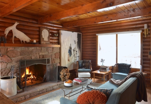 Others Boutique + Artsy Log Cabin in North Lake Tahoe!