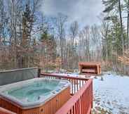 Others 4 Secluded Johnsburg Outdoor Oasis - Private Hot Tub