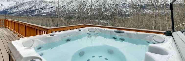 Others Alaskan Mountain Gem With Private Hot Tub & Gym!