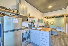 其他 4 Long Beach Studio in Downtown - Walk to Ocean!