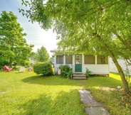 Others 4 Charming Cottage w/ Yard < 1 Mi to Lake Erie!