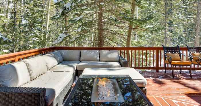 Lain-lain Idaho Springs Cabin w/ Hot Tub on 1/2 Acre!