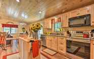 Khác 7 Upscale Wardensville Cabin w/ Deck and Hot Tub!