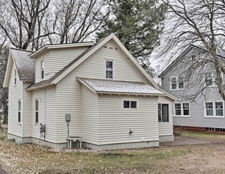 อื่นๆ 2 Charming Home < One Block to Lake Superior!