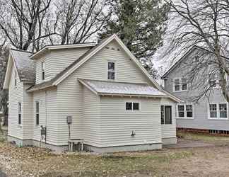 Others 2 Charming Home < One Block to Lake Superior!