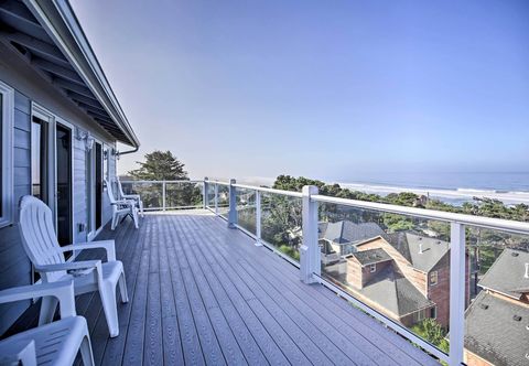Others Ocean-view Lincoln City Retreat w/ 3 Viewing Decks
