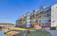 อื่นๆ 4 Sunny Condo Situated Right on Lake of The Ozarks!