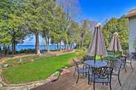 Others Sturgeon Bay Hideaway w/ Direct Water Access!