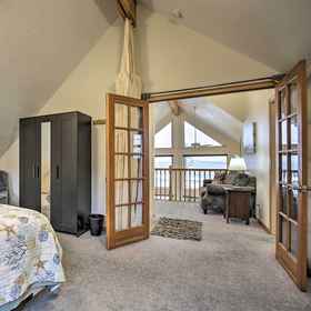 Interior 1 Logan Road Lookout, Lincoln City Home w/ Game Room, Roads End State Recreation Site Hotels