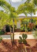 Imej utama West Palm Beach Home w/ Vibrant Yard & Deck!