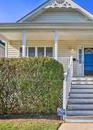 Imej utama Lovely Richmond Home w/ Deck ~ 2 Mi to Dtwn!