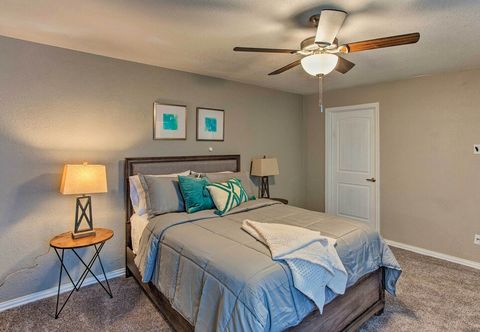 其他 Walk to At&t Stadium: Arlington Home w/ Yard!