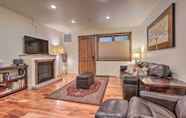 Lainnya 4 Cozy Central Glenwood Springs Condo w/ 2 Decks!