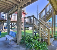 Others 5 Colorful Texas Coast House w/ Beach Access!