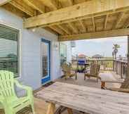 Others 4 3BR Coastal Home ~ Less Than 1/4 Mile to Beach!