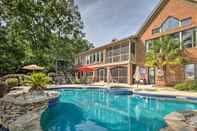 Others Luxe Lakefront Apartment w/ Shared Pool & Dock!