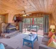 Lain-lain 5 Colorful Alpine Cabin w/ Deck & Mountain View
