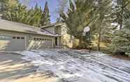 Others 5 Centrally Located Mt Shasta Home w/ Deck!