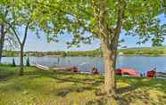 อื่นๆ 2 Lake Luzerne Home w/ Fire Pit on Hudson River