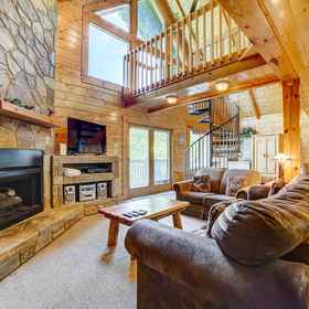 ภาพหลัก 1 Gatlinburg Studio + Loft Cabin: Hot Tub, Fire Pit!, Villa Pigeon Forge