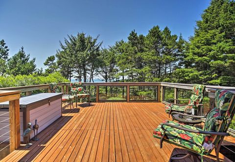 Others South Beach Home w/ Hot Tub, Deck - Walk to Ocean!