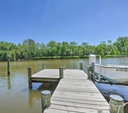 Others 5 Waterfront Annapolis Home: Fire Pit & Fishing Pier