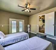 Others 5 Fayetteville Vacation Rental - 2 Mi to Dtwn!