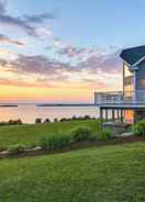 Imej utama Waterfront Lake Champlain Home w/ Hot Tub & Sauna!