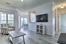 Lain-lain Lewes Condo w/ Pool Access: 3 Mi to the Beach!