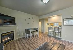 기타 5 Central Apt: Private Fireplace & Patio Access