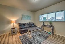 기타 Central Apt: Private Fireplace & Patio Access