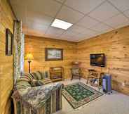 Others 5 Rustic Purlear Cabin w/ Mtn Views & Game Room