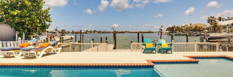 Lainnya Waterfront Getaway w/ Pool & Dock - Walk to Beach!
