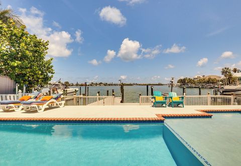 Lain-lain Waterfront Getaway w/ Pool & Dock - Walk to Beach!