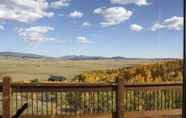 Lainnya 7 Wonderful Hilltop Hideaway w/ Deck & Mtn Views!