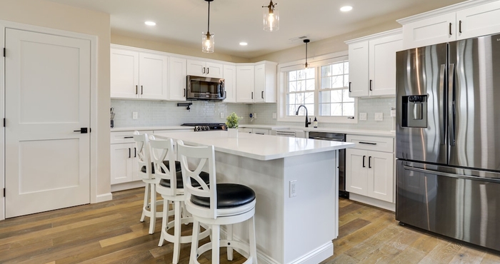 Others Renovated Family Home on Providence River!