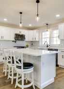 Imej utama Renovated Family Home on Providence River!