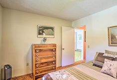 Others 3 Woodsy Willow Creek Getaway w/ Pool & Deck!