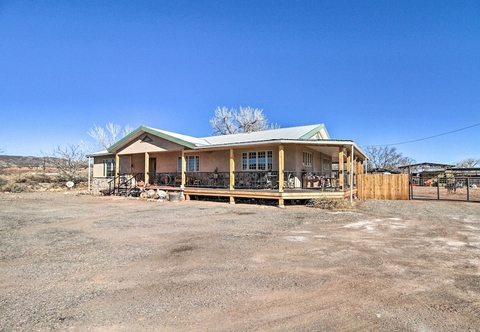 Lain-lain Stunning San Ysidro Homestead w/ Large Porch!