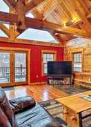 Imej utama Ski Lodge Mtn Retreat w/ Fire Pit, Deck & Views!