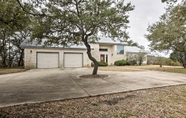 Others 3 Modern Fischer House w/ Deck, Fire Pit & Hot Tub!