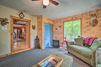 Lainnya 4 Spacious Mtn Cabin on 7 Private Acres in Athol!