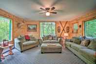 Lainnya Spacious Mtn Cabin on 7 Private Acres in Athol!