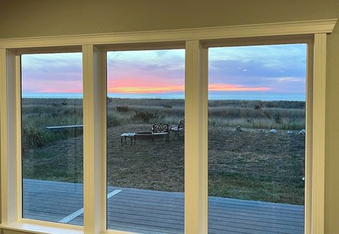 อื่นๆ Beachfront Westport Home w/ Deck!